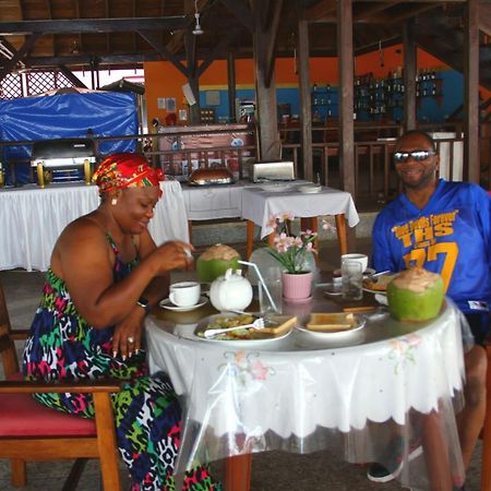 Charlestina Beach Resort Ampeni Esterno foto