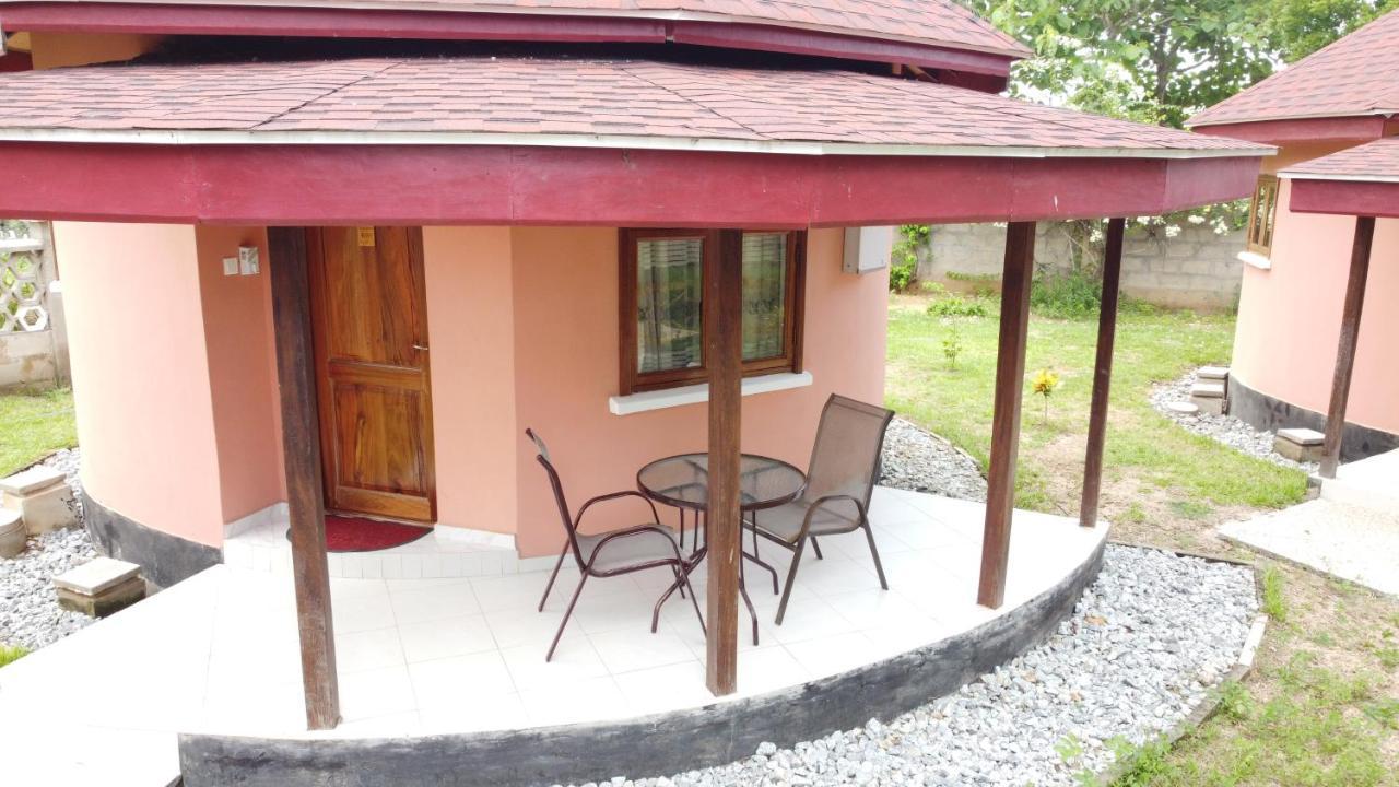 Charlestina Beach Resort Ampeni Esterno foto