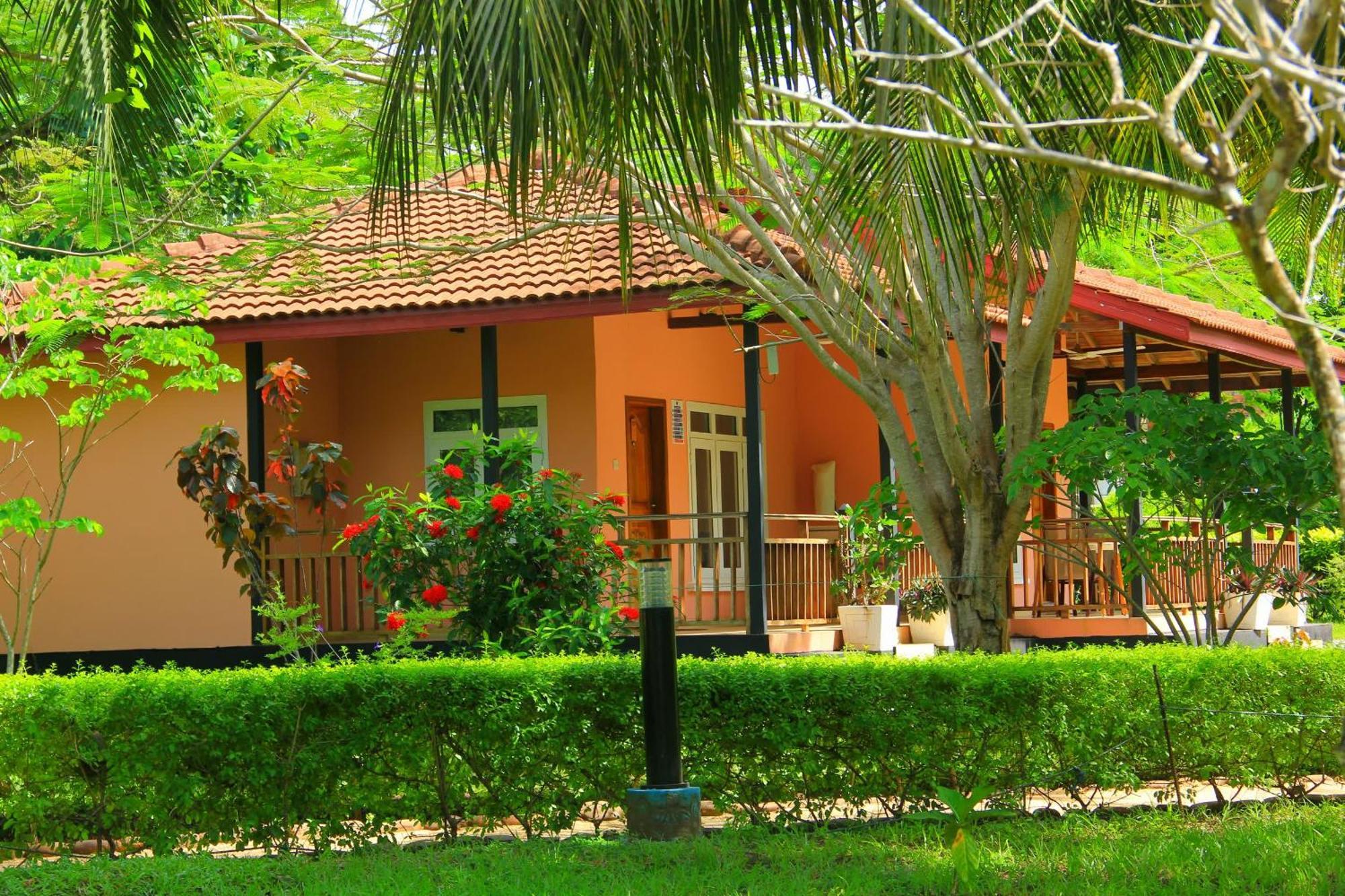 Charlestina Beach Resort Ampeni Esterno foto